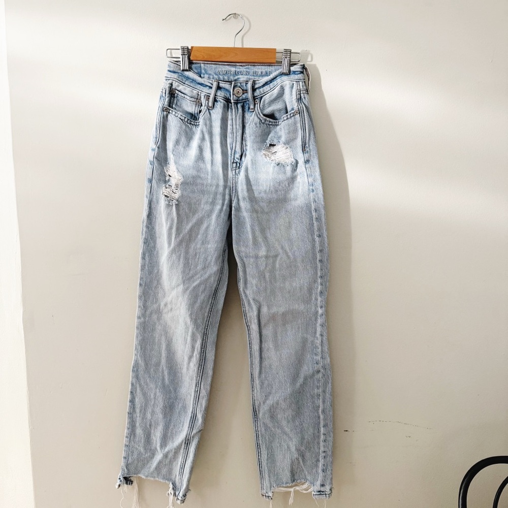 American Eagle Highest Rise 90s Boyfriend Light Wash Distressed Jeans size 00